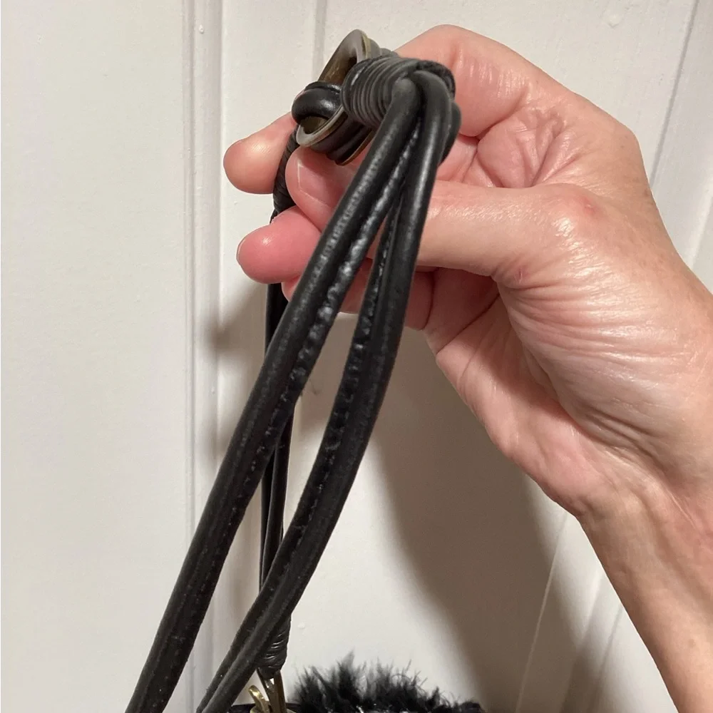 Black beaded shoulder bag with feathered Edges - Picture 3 of 9